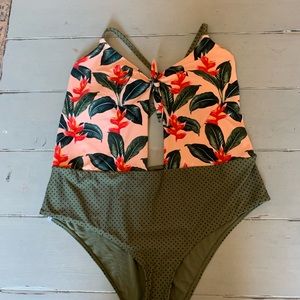 Brand new, with tags, 3XL Body Glove bathing suit